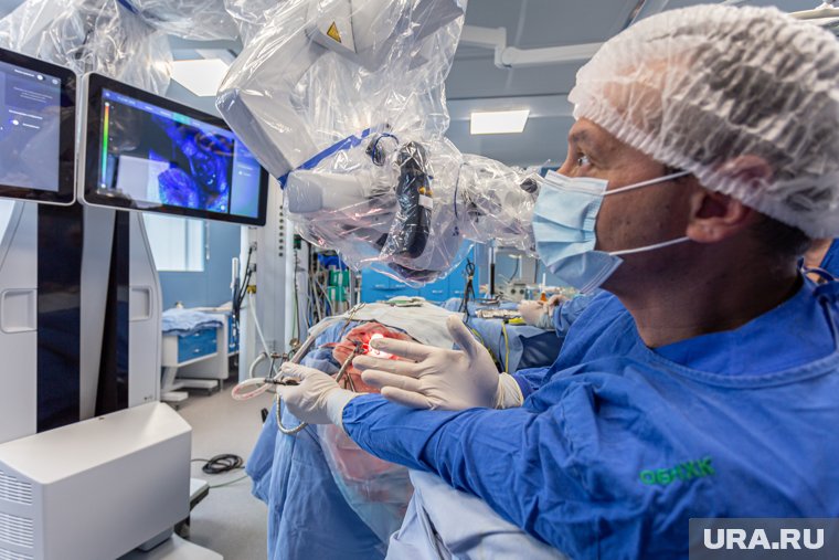 В ХМАО пациент снова смог дышать после ювелирной операции врачей
