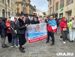 «Победа будет за нами»: граждане Молдовы в Москве голосуют за единство с Россией. Видео