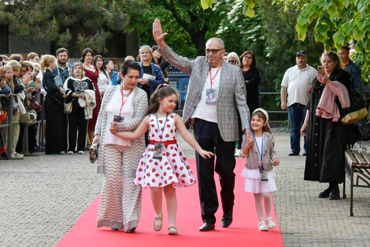 «Говорила матом и бросала одних»: супруга Виторгана раскрыла правду после скандала с няней