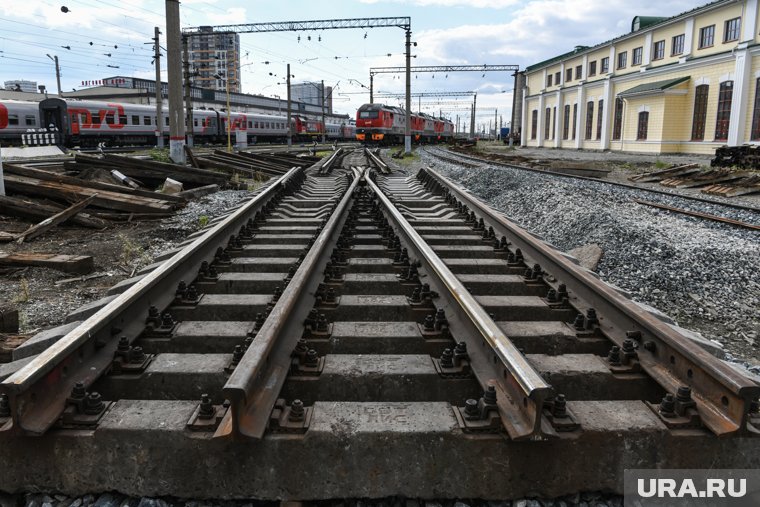 Поезд «Иволга» едет по затопленным путям на «Площади трех вокзалов». Видео