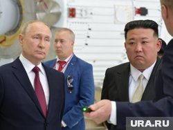 После парада Путин отдельно пообщался с военными из КНДР и обнял одного из них