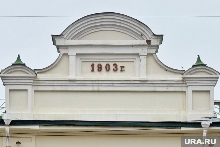 Отменить оценки и убрать сторожиху: как ученицы Александровской гимназии в Кургане устроили бунт. Видео