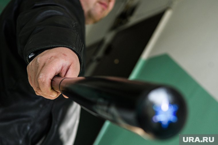 «Напоминает работу братков в 90-х»: незнакомцы в балаклавах избили екатеринбуржца после конфликта с ...