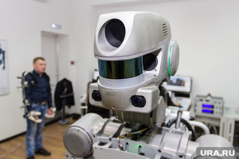 Челябинский космонавт испытал наследницу робота Федора Марфу из Магнитогорска