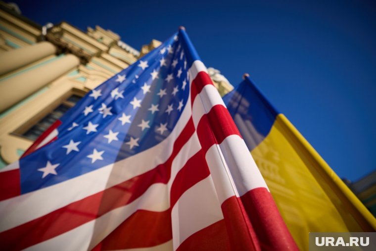 После обещания военной помощи Украине Трамп отправил в Киев своего помощника. Фото, видео
