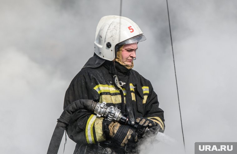 В Новом Уренгое загорелось административное здание