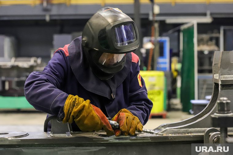 Зарплата от 50 до 140 тысяч: заводские вакансии для амбициозных курганцев