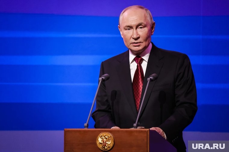 Путин открыл новые дороги в Татарстане, Карелии и Сургуте