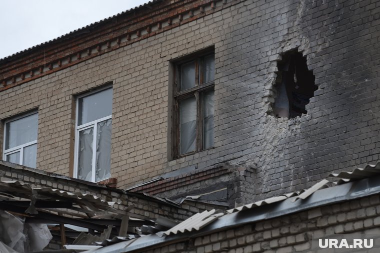 Появились кадры с места взрыва у музея в Луганске