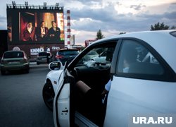 В Курганской области массово показывают фильмы под открытым небом. Скрин