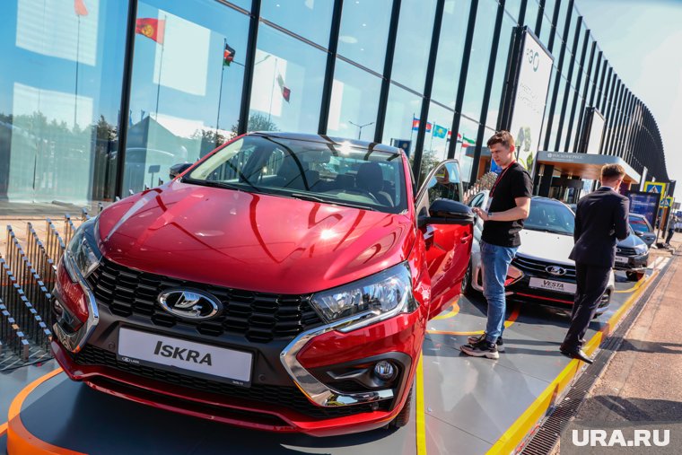 В «АвтоВАЗе» назвали цену нового седана Lada Iskra