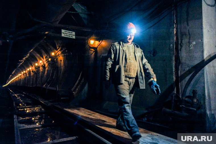 В Челябинске ищут машиниста самоходок на зарплату в 690 тысяч рублей