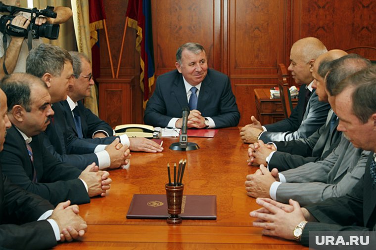 ФСБ проводит обыски у основателя «Анжи», госсекретаря Дагестана: что о нем известно