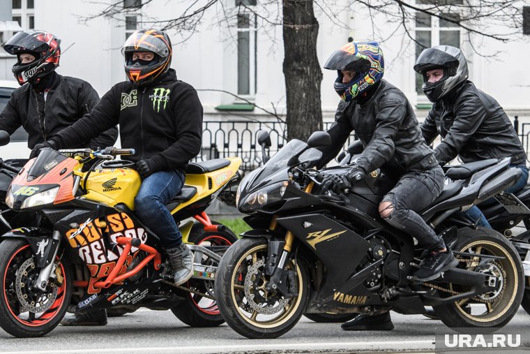 Сотни байкеров устроили протест в центре Екатеринбурга. Видео