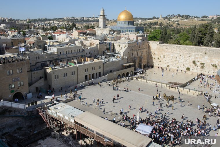 Иран впервые в истории атаковал Иерусалим: 30 ракет обрушилось на Израиль. Карта