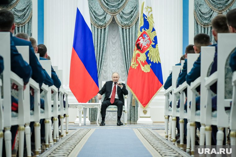 Участница «Времени героев» прочитала Путину стихотворение о России. Видео