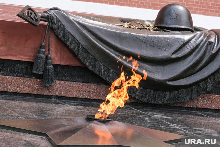 Президент Мали возложил венок к Могиле Неизвестного Солдата в Москве. Видео