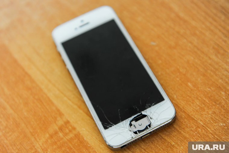 В Челябинске школьника убил стоящий на зарядке смартфон