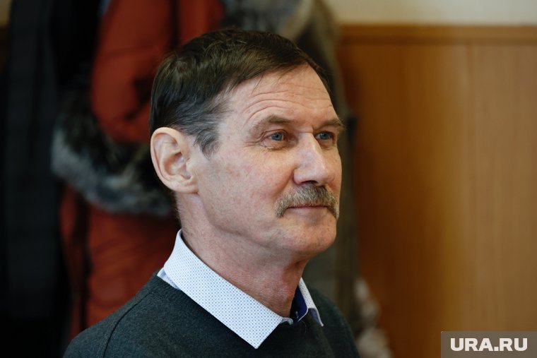 Экс-директор УКС Кургана Минин рассказал суду, как считал со следствием окна для скандальной школы. Эксклюзив