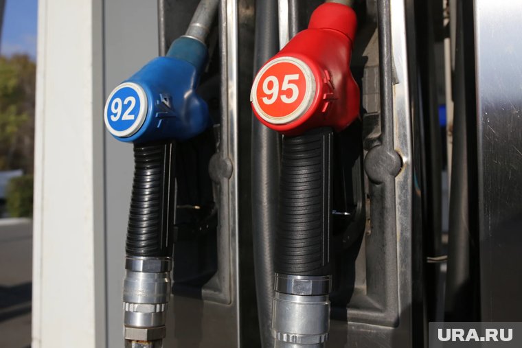 Бензин пропал, заправки закрываются: что происходит с продажей топлива в России