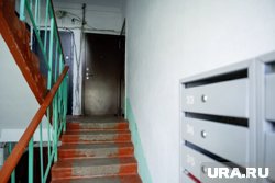 В Кургане управкомпанию через суд заставили сделать ремонт в подъезде