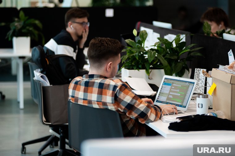 В начале ноября россияне будут работать всего три дня: производственный календарь на 2025 год. Инфографика