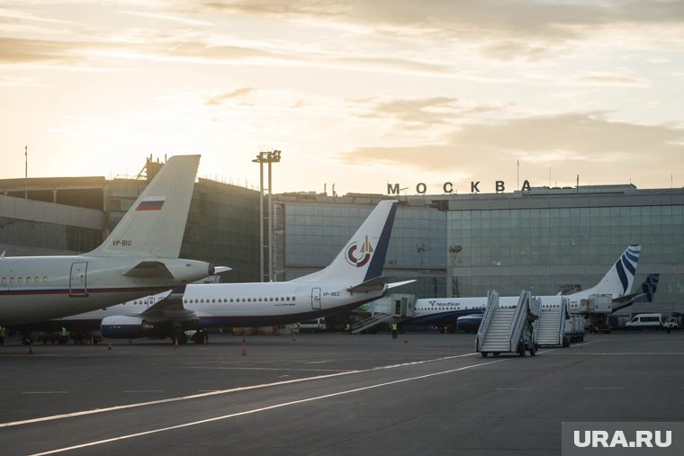 Авиакомпании РФ начали отменять рейсы из-за атаки дронов на Москву: что происходит в Шереметьево и Домоде...