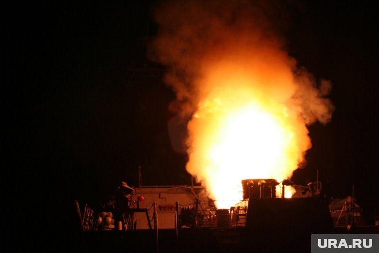 В консульстве РФ во Франции произошел взрыв в годовщину СВО — трансляция URA.RU