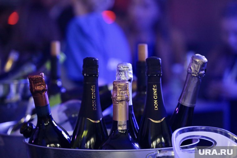 URA.RU узнало, как подростки в Байкальске купили алкоголь на вечеринку, которая закончилась резней