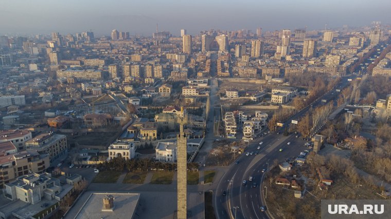 Столкновения священников и силовиков: за что власти Армении громят Апостольскую церковь