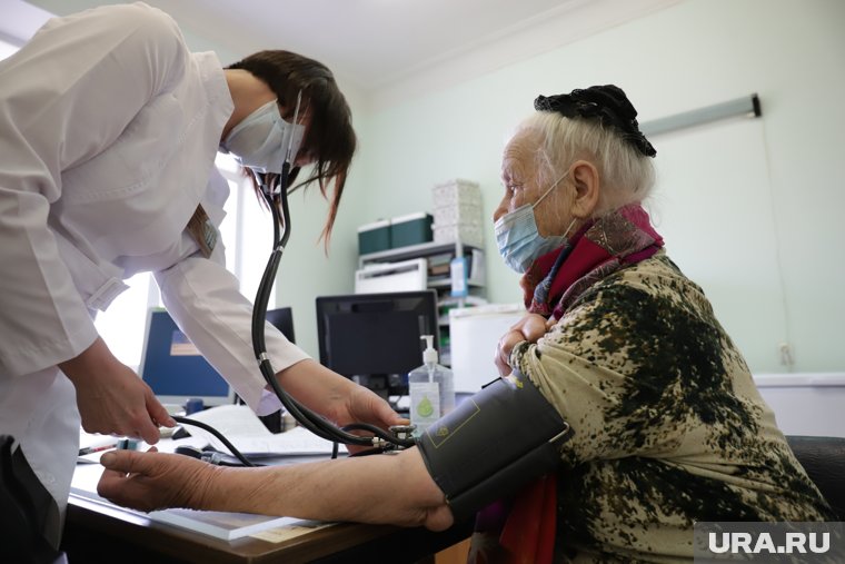 В больницах Курганской области откроют гериатрические кабинеты: кому нужна помощь специалиста