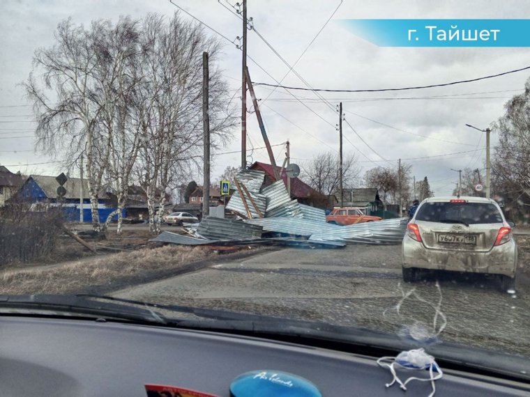 Тотальный блэкаут, бушующие пожары и деревья на дорогах: как Иркутская область пережила мощный ураган