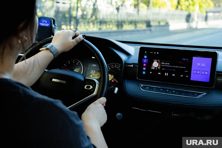 В импортные авто обяжут подключать российские радиостанции