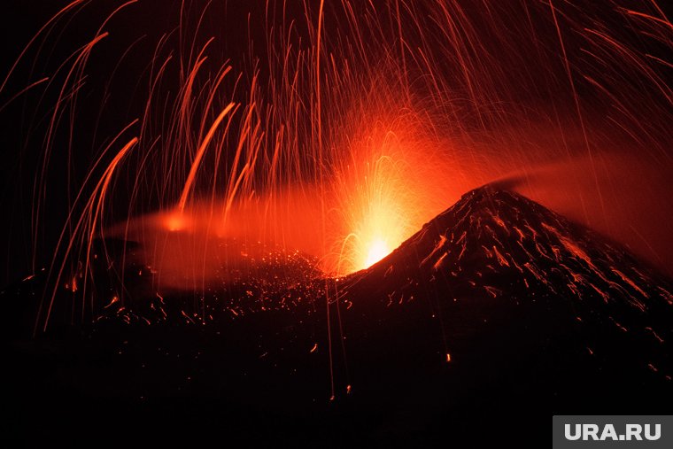На Камчатке после землетрясения начал извержение четвертый по счету вулкан