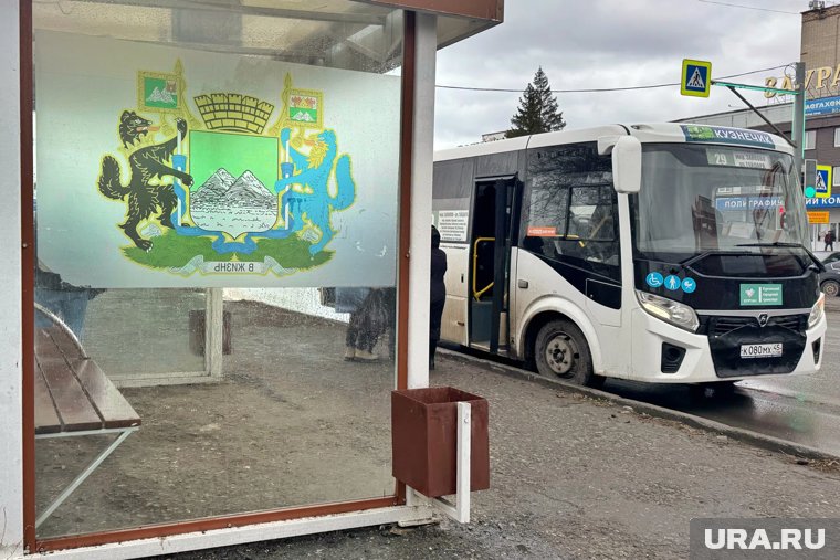 В Кургане перенесли остановку ЦПКиО, чтобы расширить дорогу. Фото, видео