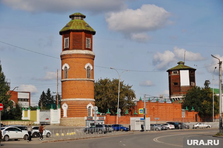 В Кургане выставили на продажу историческую башню у вокзала