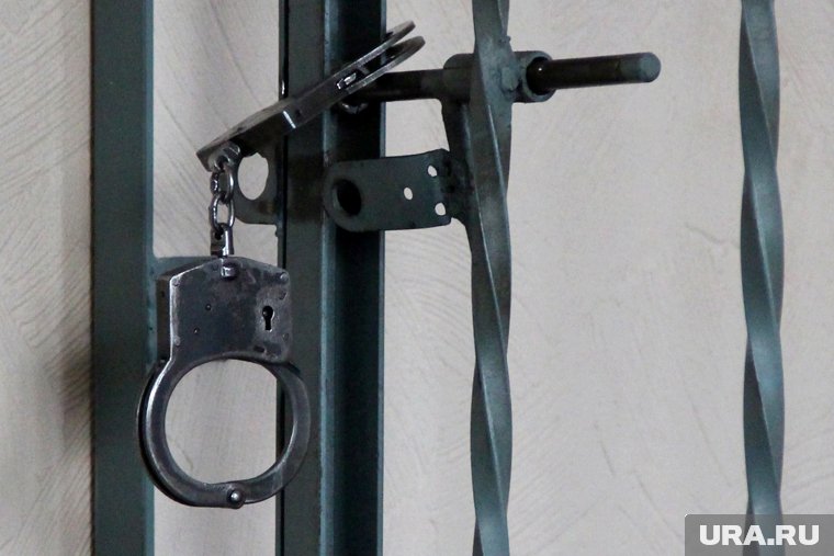 Челябинка в Зауралье держала бомжей в рабстве и била их кочергой