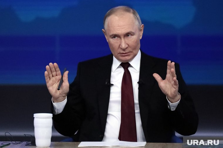 Путин посетил фрегат, который утром отражал украинские атаки на Ленобласть. Фото