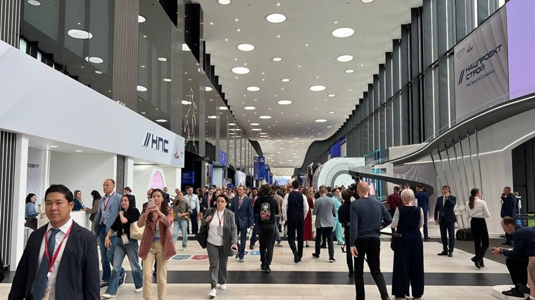 На ПМЭФ-2025 возникли серьезные проблемы с интернетом