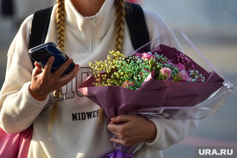 День дочери 25 апреля 2025: 10 самых красивых открыток с поздравлениями