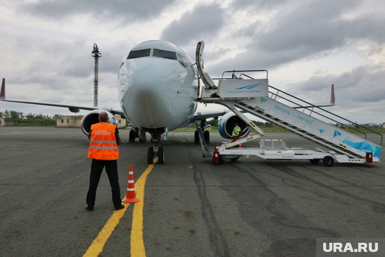 В самолет, летевший из Тюмени в Москву, ударила молния