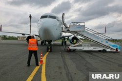 В самолет, летевший из Тюмени в Москву, ударила молния