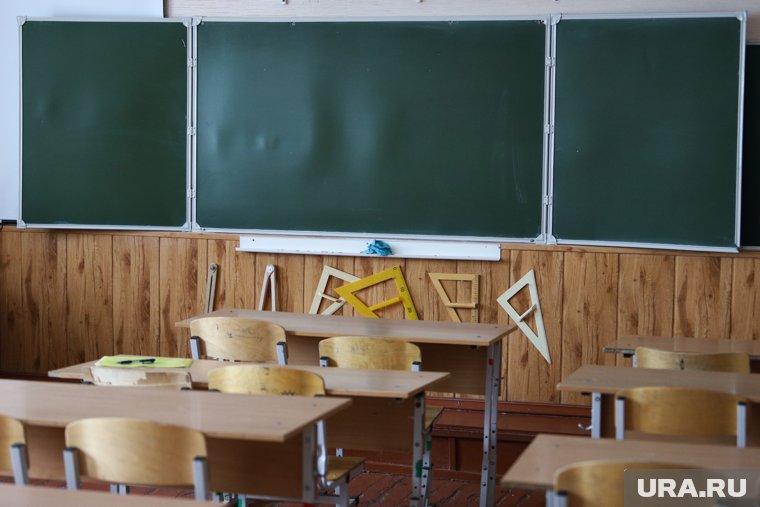 «Запрещено даже общаться друг с другом»: в курганском колледже массовые увольнения из-за директора