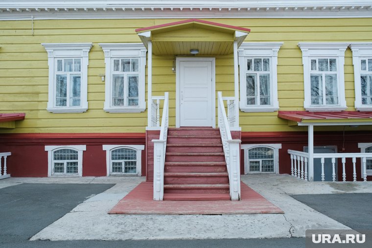 Вход для господ: в Дом декабристов в Кургане можно заходить через парадную, но это временно. Фото, видео
