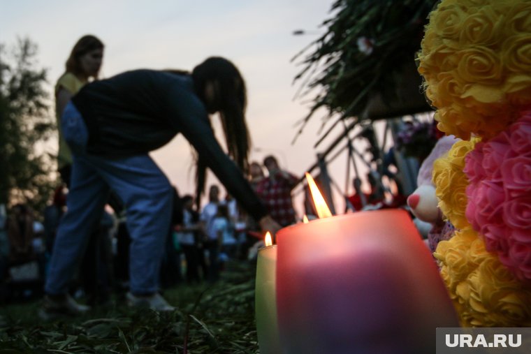 В Екатеринбурге прощаются с пятилетним Далером Бобиевым. Онлайн-трансляция