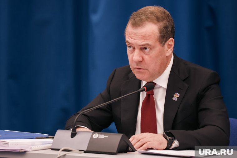 Объяснена причина жестких постов Медведева в Telegram