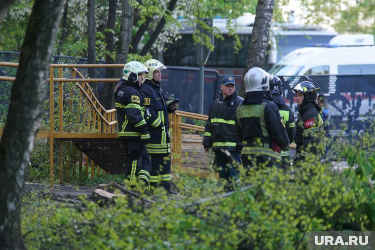 Погибшие из-за взрыва газа в доме и сотни эвакуированных жильцов: видеорепортаж URA.RU с места происшеств...