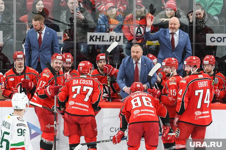 В ХК «Автомобилист» обвинили судей в поражении от «Ак-Барса». Видео