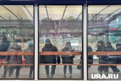 Старую новую остановку установили в Кургане в третьем микрорайоне. Фото