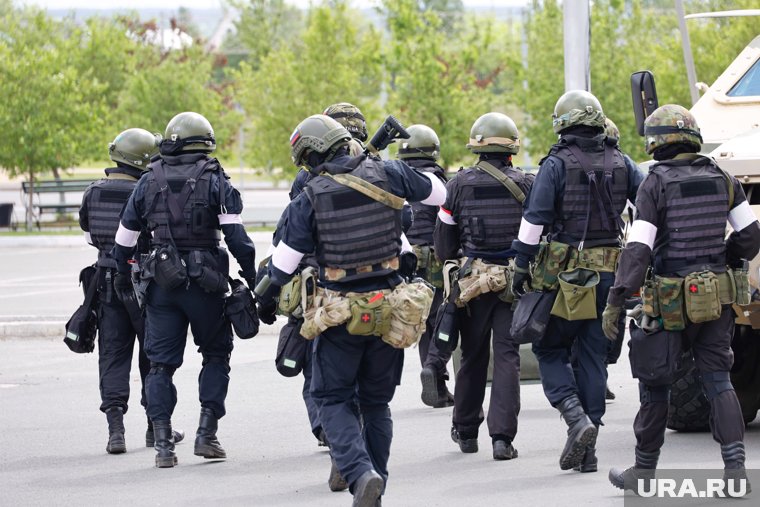 Спецназ ФСБ разгромил условных террористов в школе Курганской области в ходе учений. Фото